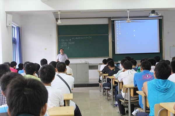 威廉希尔2011级新生入学教育圆满结束3